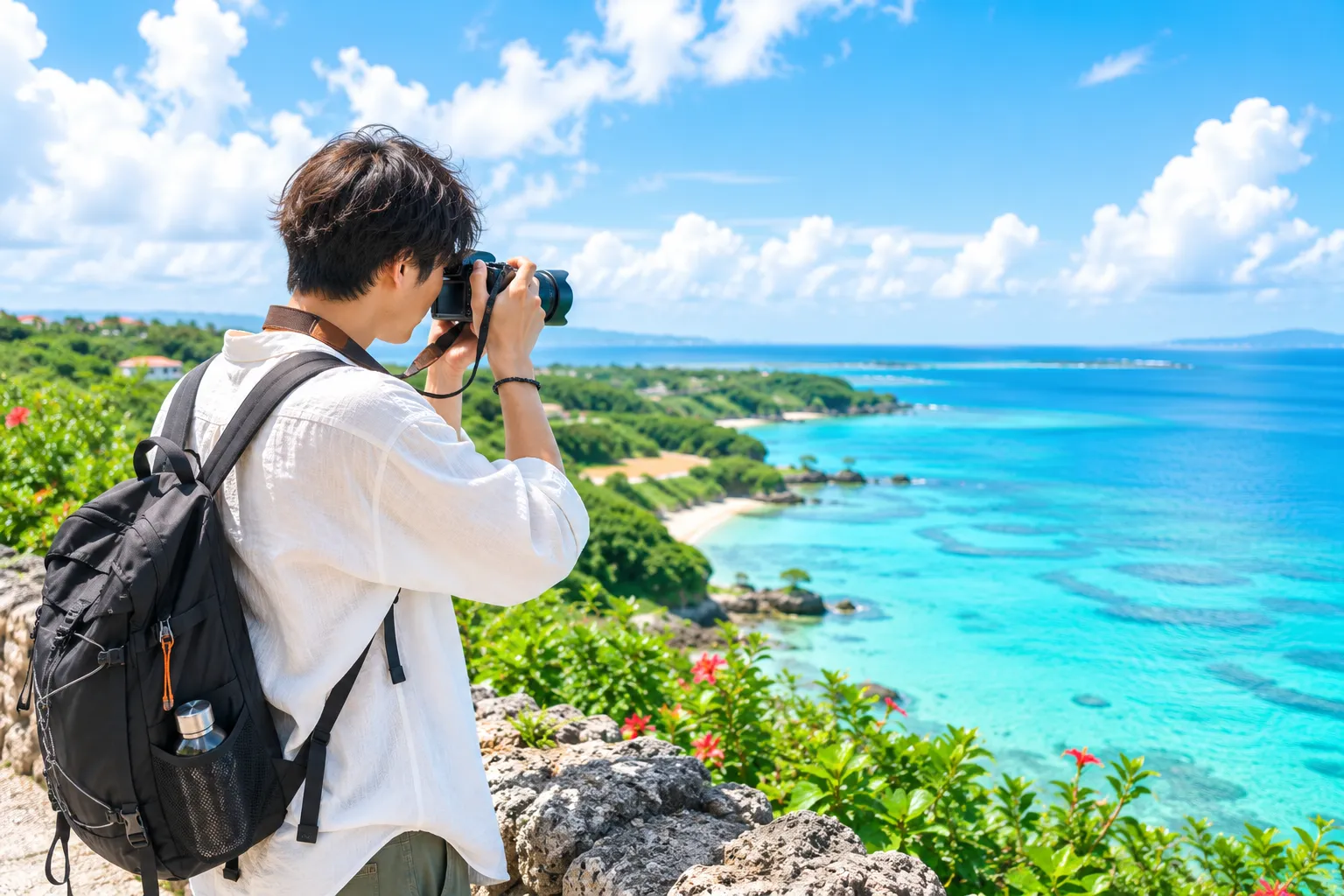 海辺でカメラを構える旅の情景（イメージ）